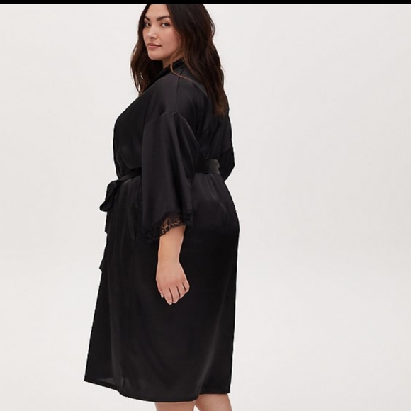 Black satin & lace long robe size 1/2 - Picture 3 of 4